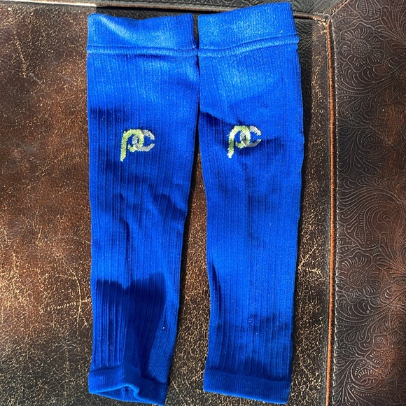 Six Pairs of Leg Compression Sleeves - Picture 3 of 7